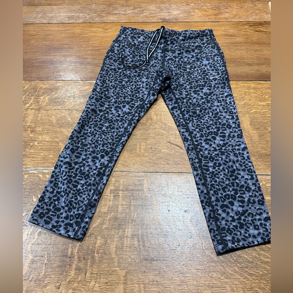 Nike drifit Black and Gray Running Capri sz small animal print AA